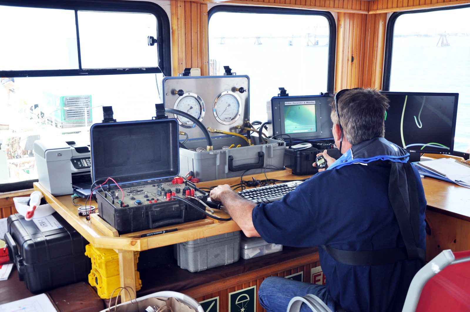 Dive control station